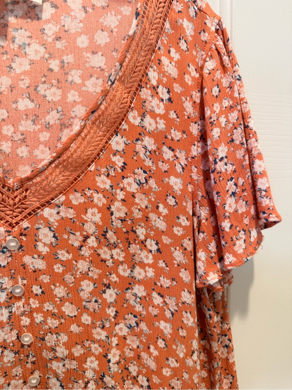 Hippie Rose Coral Floral V-Neck Button Peplum Embroidered Blouse Top - Picture 5 of 7
